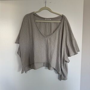 We The Free Light Gray V-Neck Short Sleeve Top